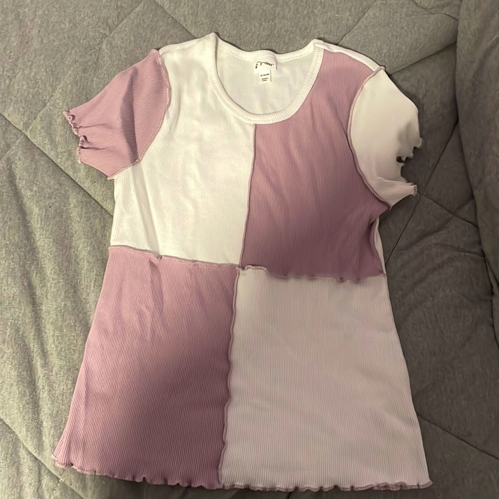 woman’s cropped colorblock tee